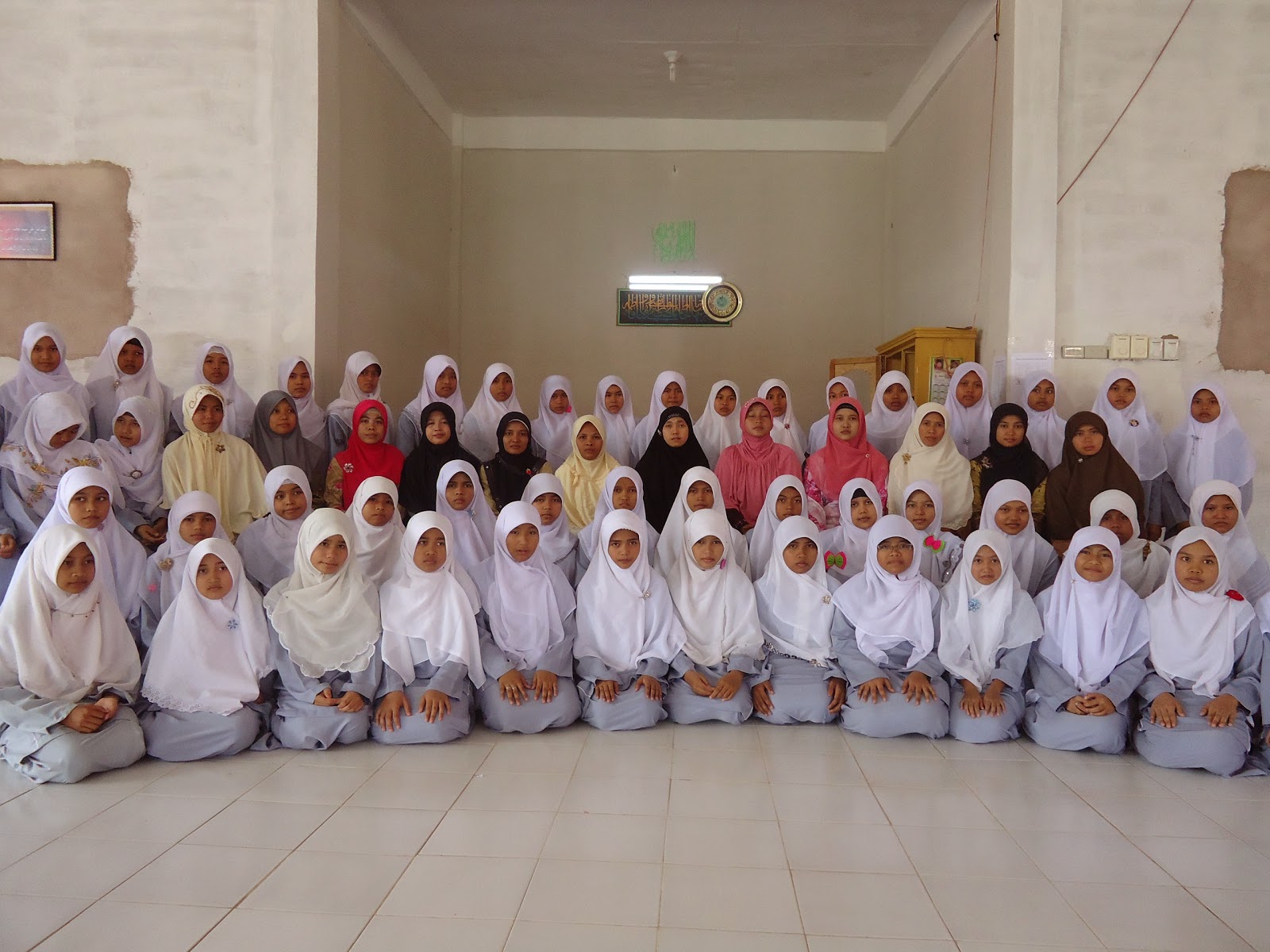 Santriwati Sepuh assalam